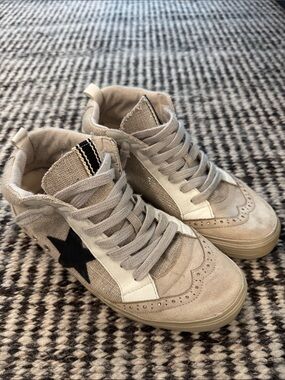 ShuShop Beige and Black Star High-Top Athletic Sneakers